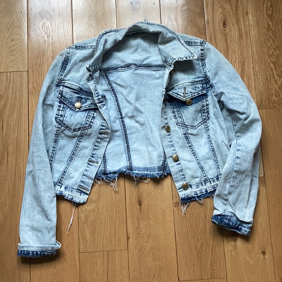 Jackets & Blazers - Short jean jacket